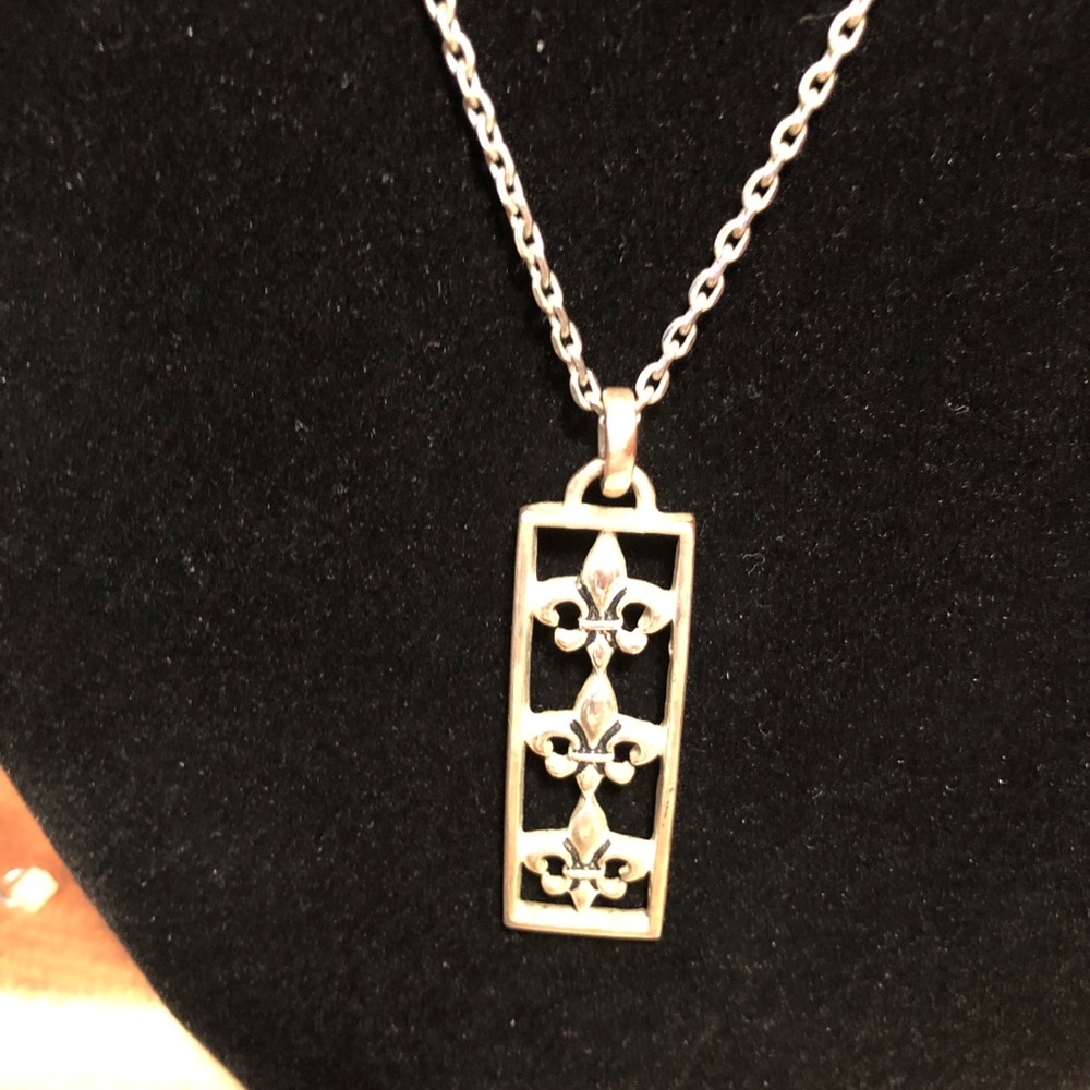 3 Bar Fleur de Lis Necklace on silver chain - Picture 4 of 13